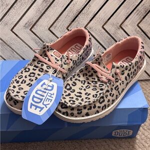 Hey Dude Cheetah Print Shoes with Coral Highlights kids youth size 4 NWT